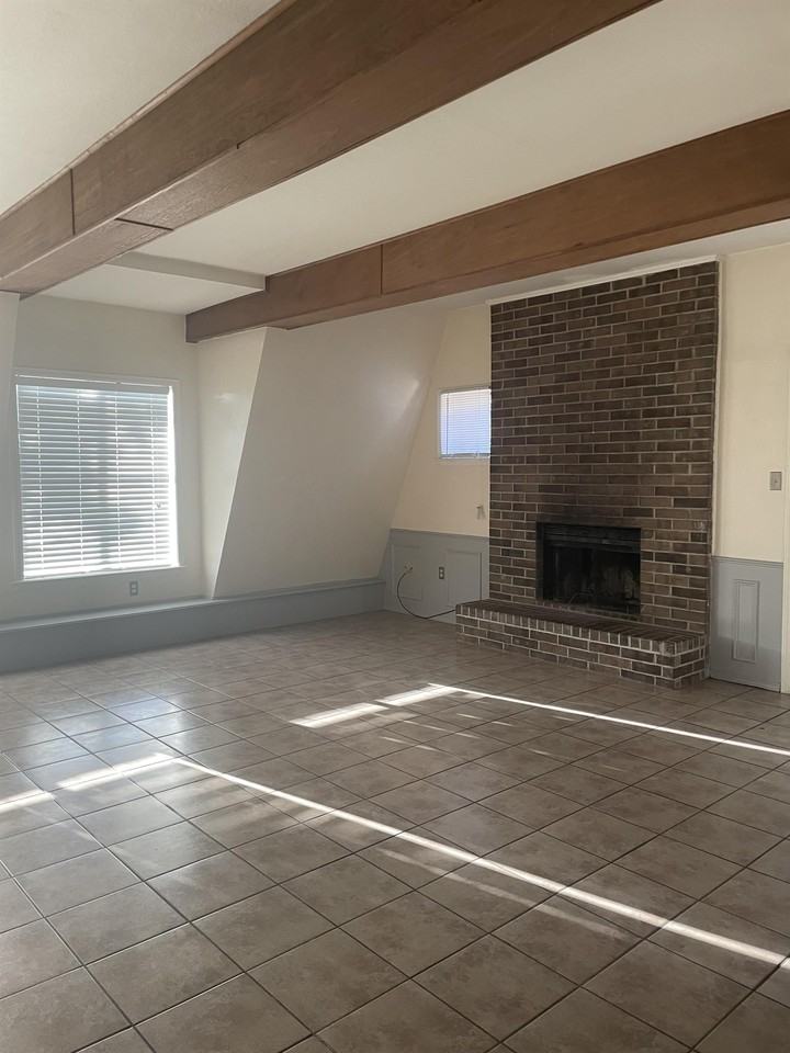 103 Myra Ln Apt B #1 - Photo 3 of 16