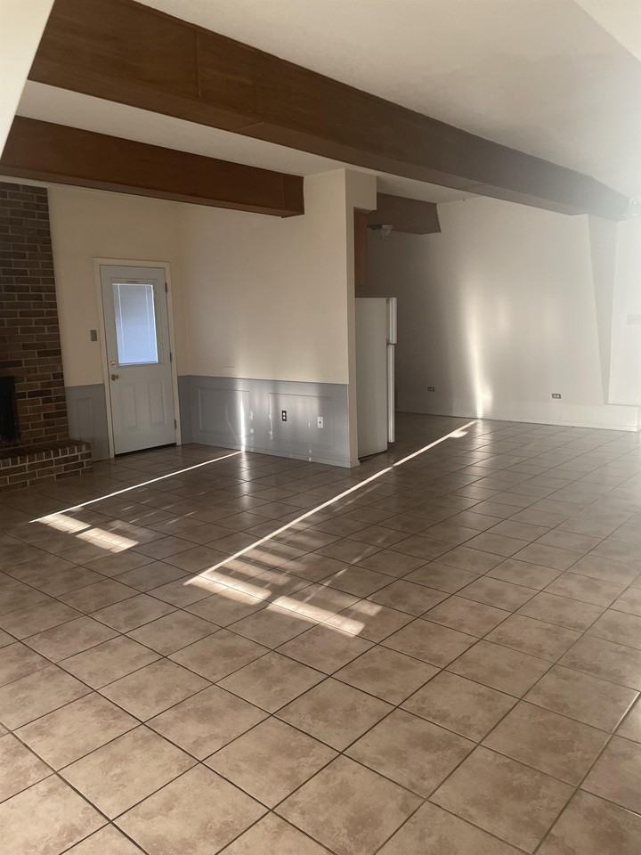 103 Myra Ln Apt B #1 - Photo 4 of 16