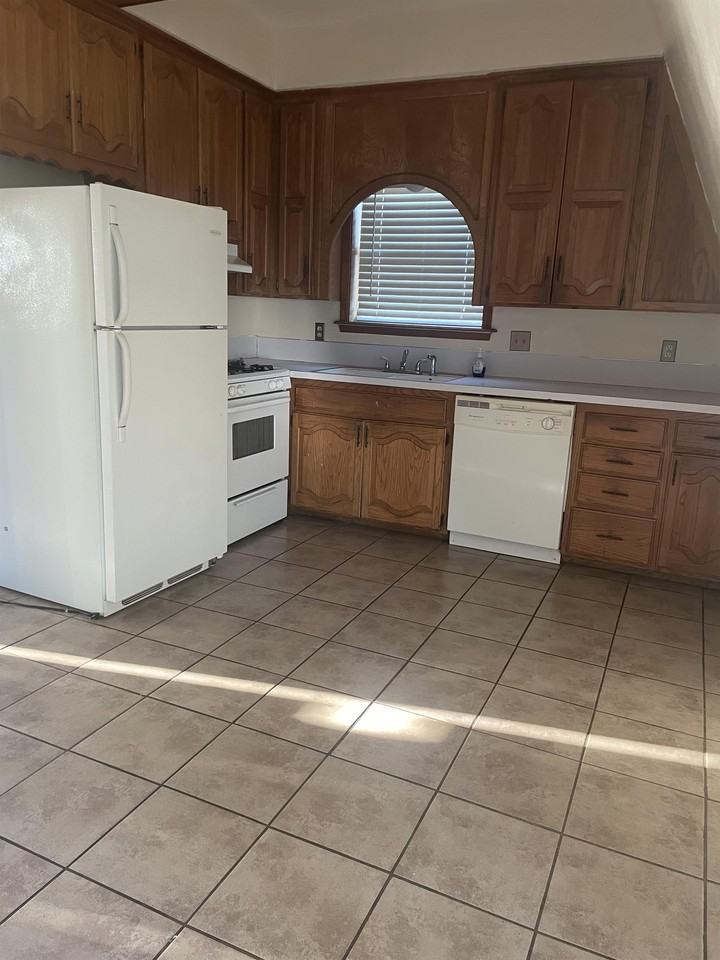 103 Myra Ln Apt B #1 - Photo 5 of 16