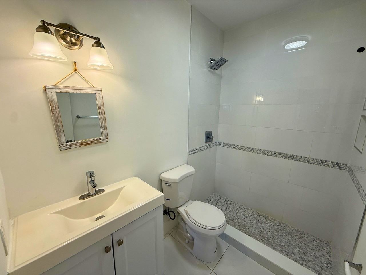 1205 N 15th Ct - 1205 East #1205EAST - Photo 6 of 13