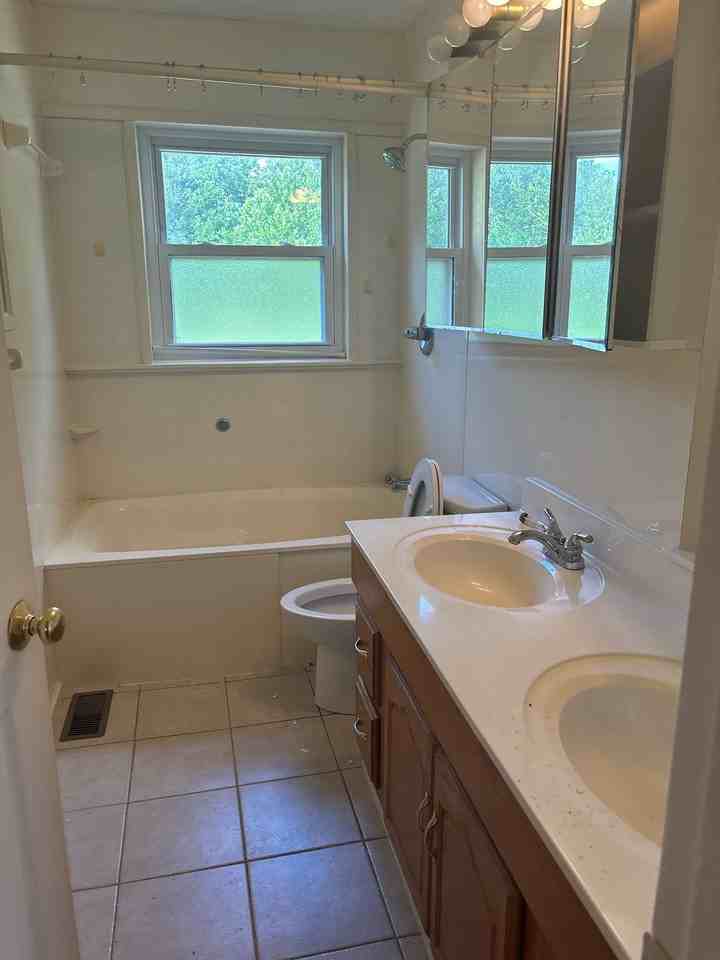 4209 Narcissus Dr #1 - Photo 3 of 6