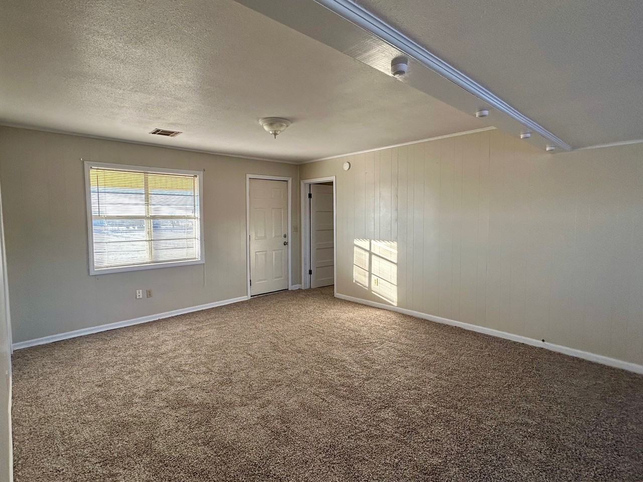 3003 W Redwood Ave #1 - Photo 5 of 22