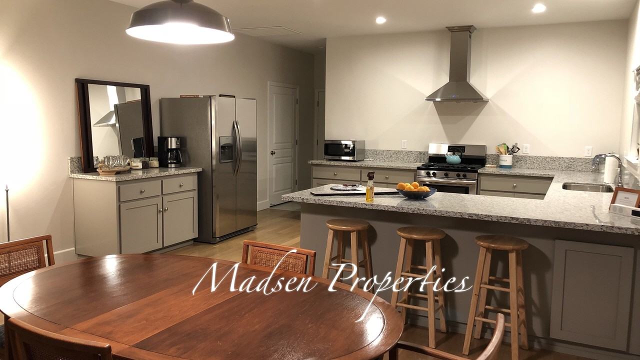 1481 Montgomery St #1 - Photo 4 of 26