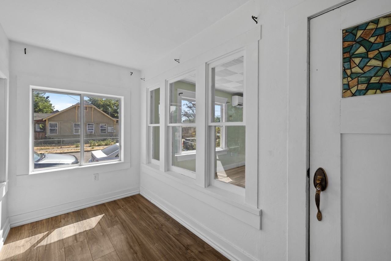 503 W Jackson St #1 - Photo 2 of 20