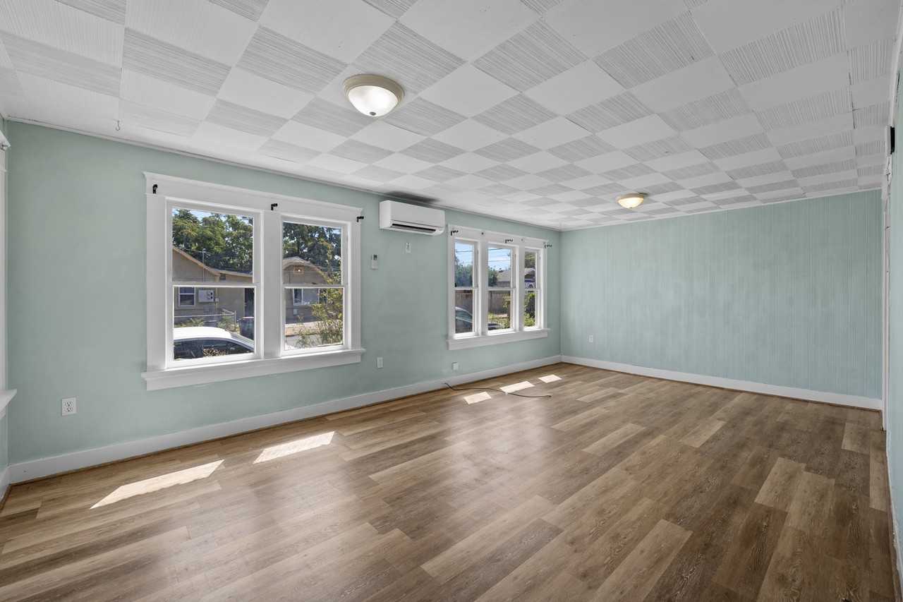 503 W Jackson St #1 - Photo 3 of 20