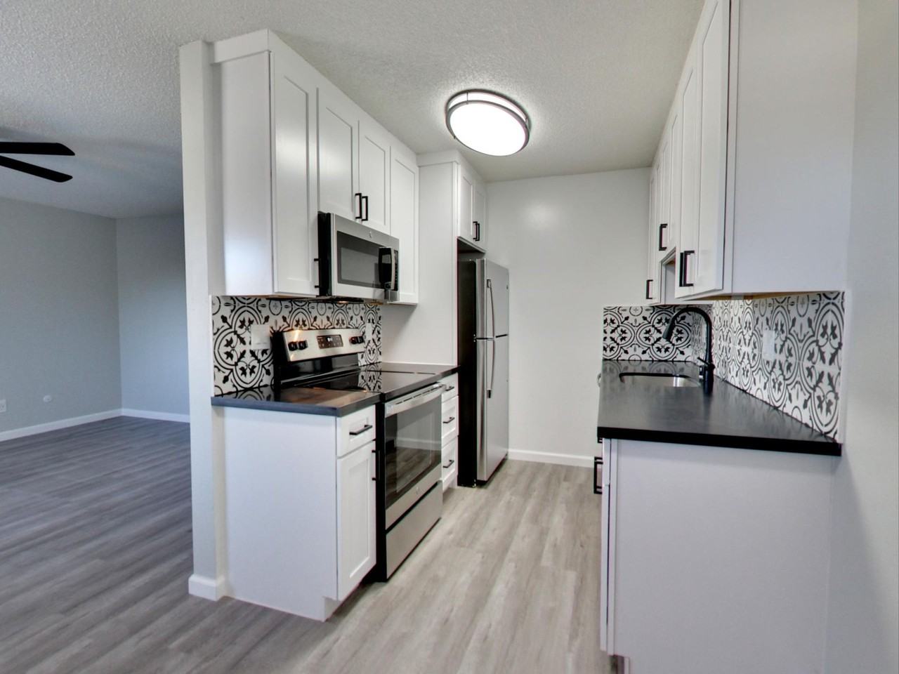 ROYALE APARTMENTS - Photo 3 of 16