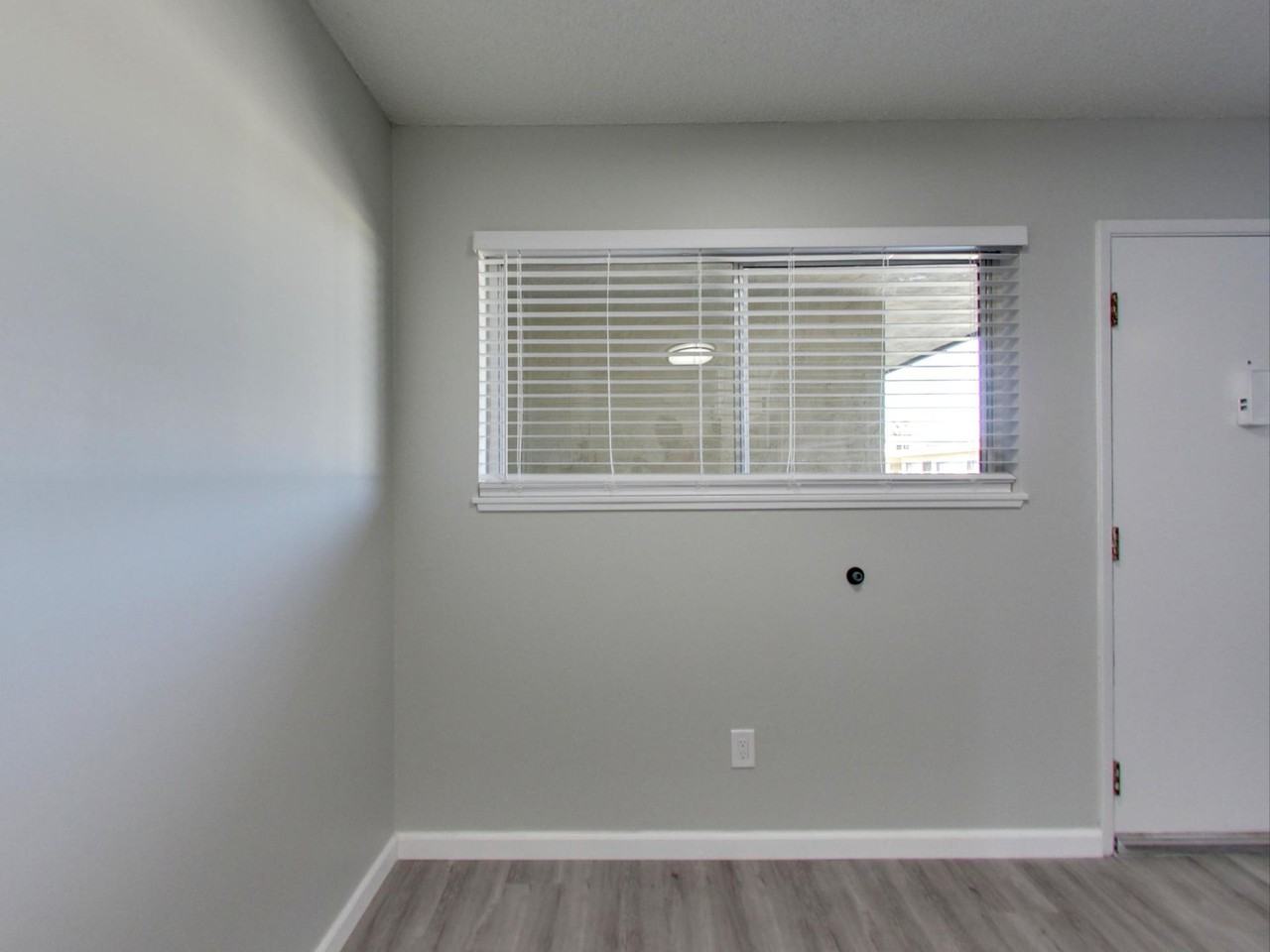 ROYALE APARTMENTS - Photo 6 of 16