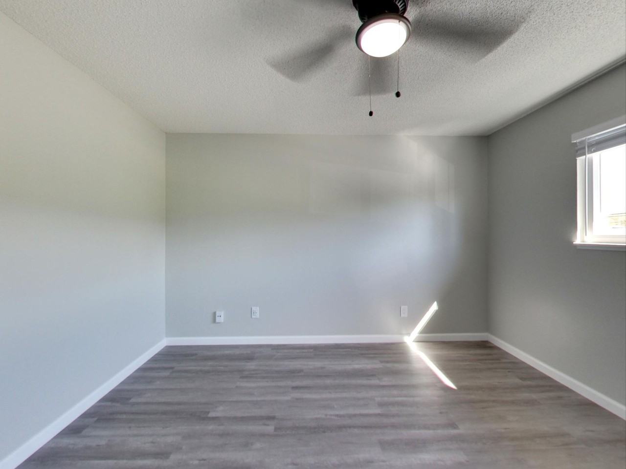 ROYALE APARTMENTS - Photo 7 of 16