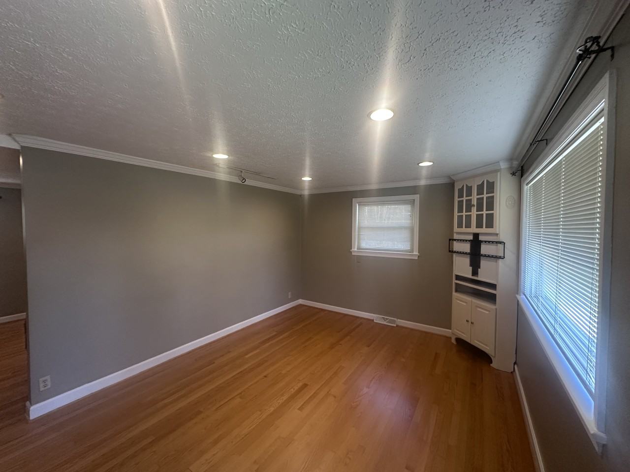 150 Bernard Ct #1 - Photo 3 of 11