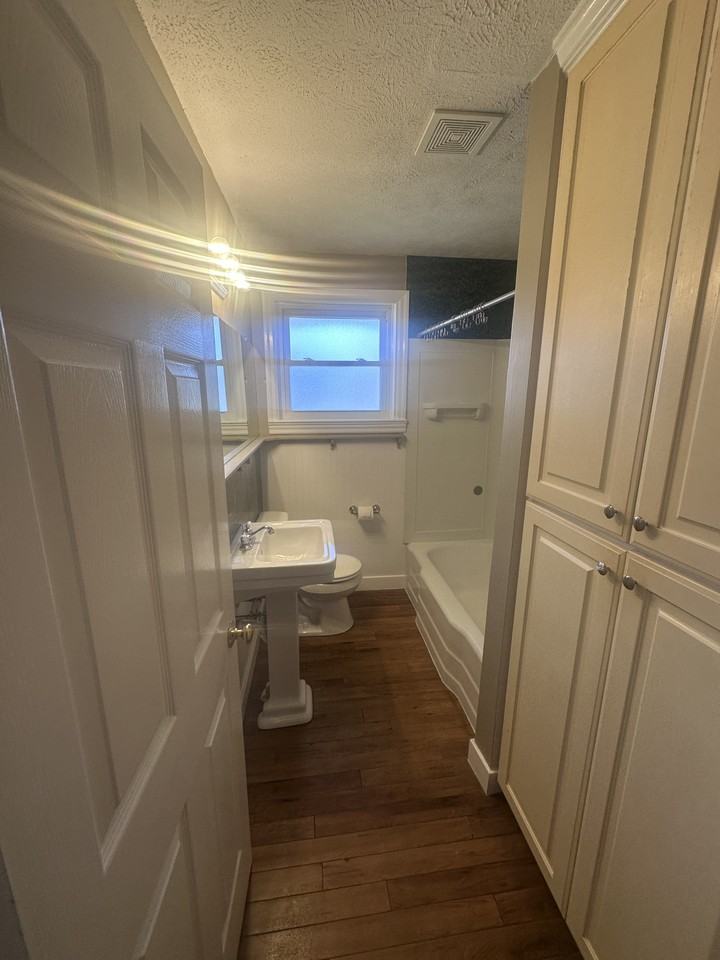 150 Bernard Ct #1 - Photo 4 of 11