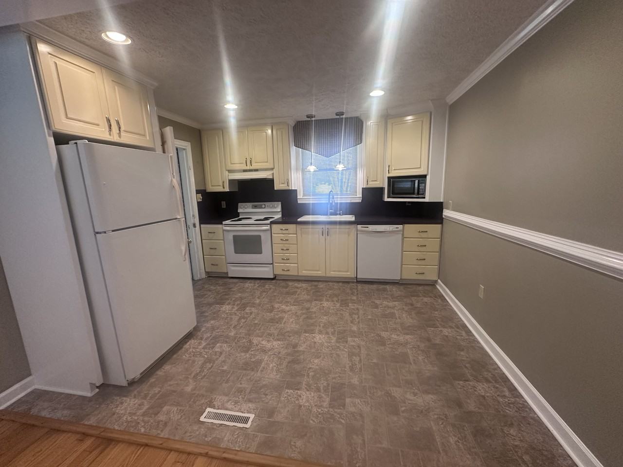 150 Bernard Ct #1 - Photo 7 of 11