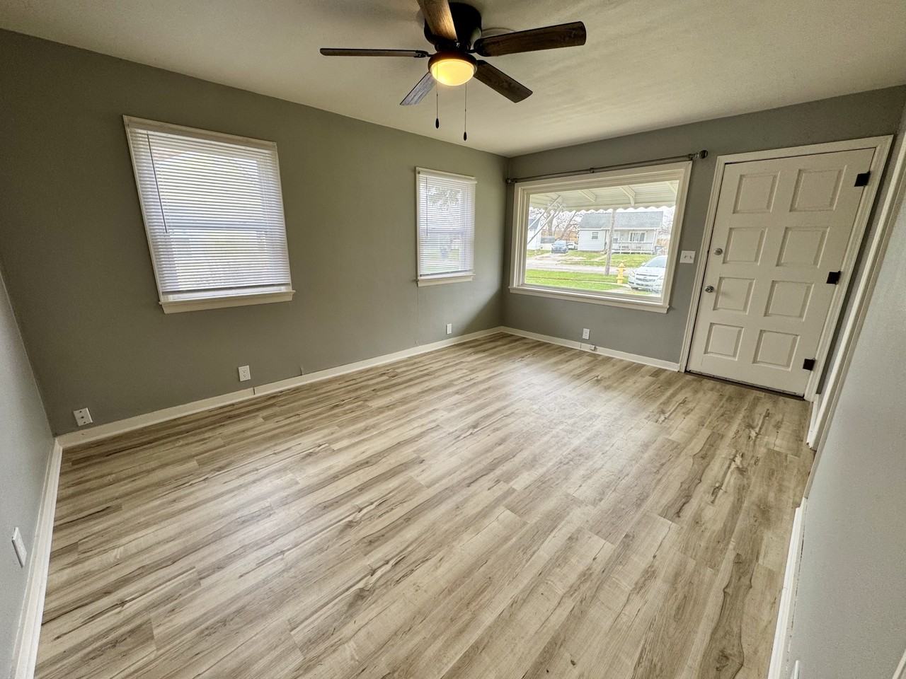 1216 S Purdum St #1 - Photo 3 of 9