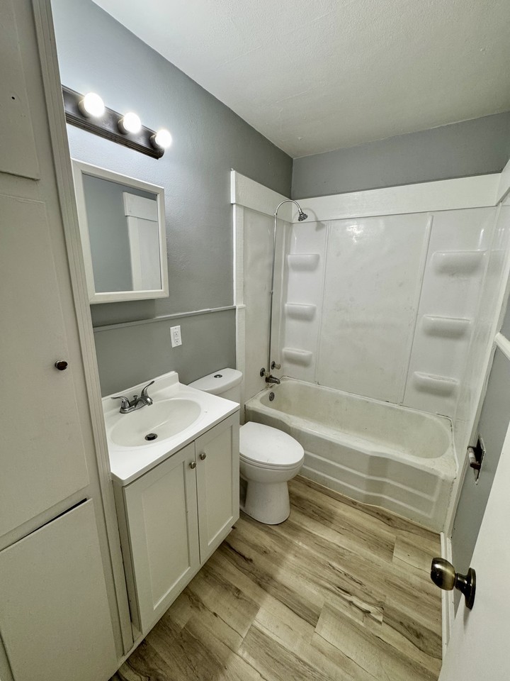 1216 S Purdum St #1 - Photo 7 of 11