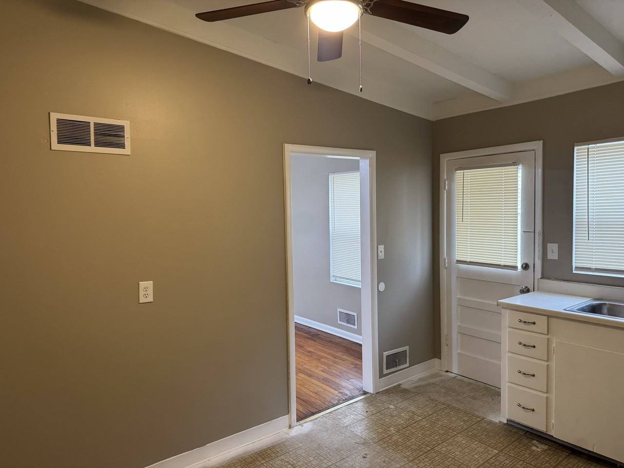 1531 W College Ter #1531 - Photo 5 of 8