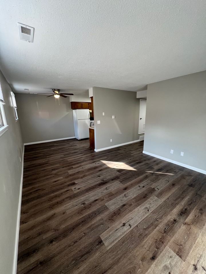 308 S Mulberry St #C - Photo 3 of 11