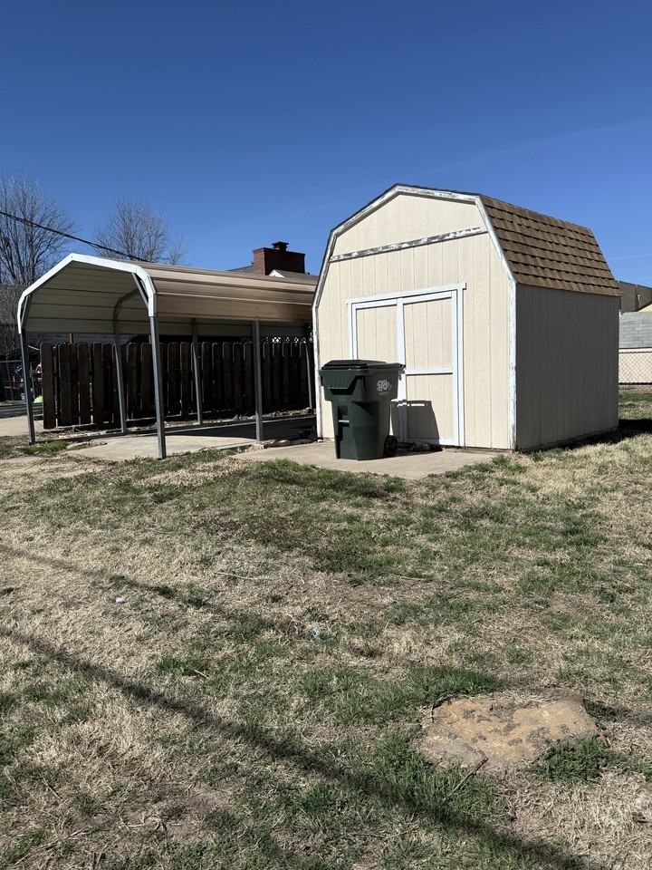 615 N Elm St #1 - Photo 3 of 14