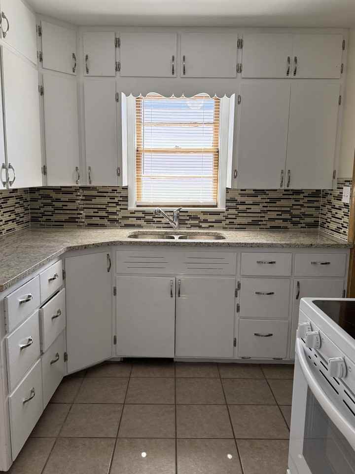 615 N Elm St #1 - Photo 7 of 14