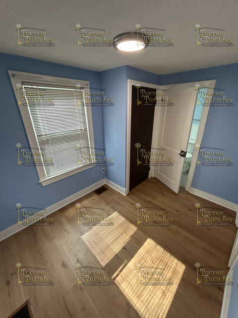 455 Peart Ave #1 - Photo 3 of 8