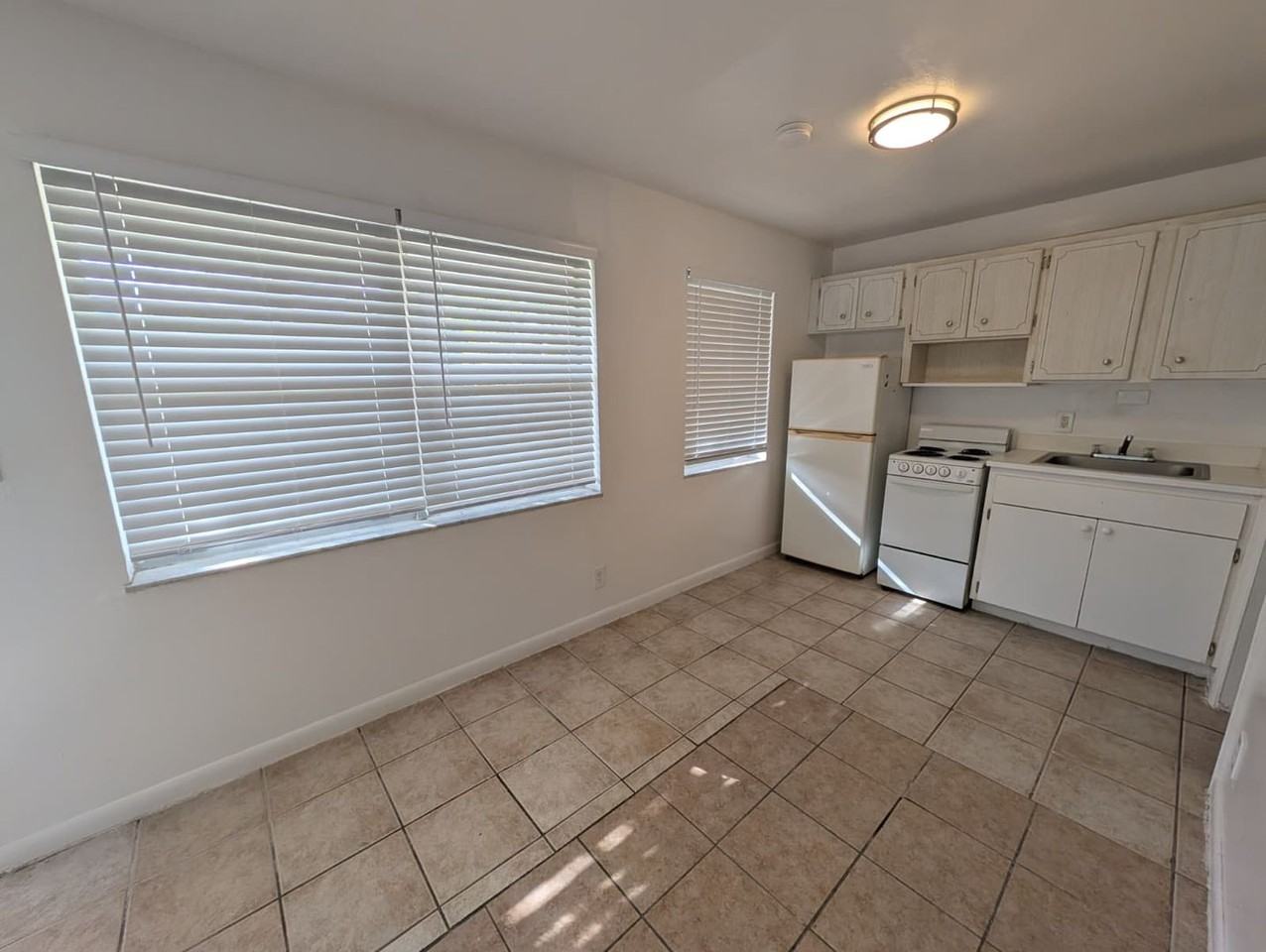 140-240 NW 40th St - Photo 4 of 17