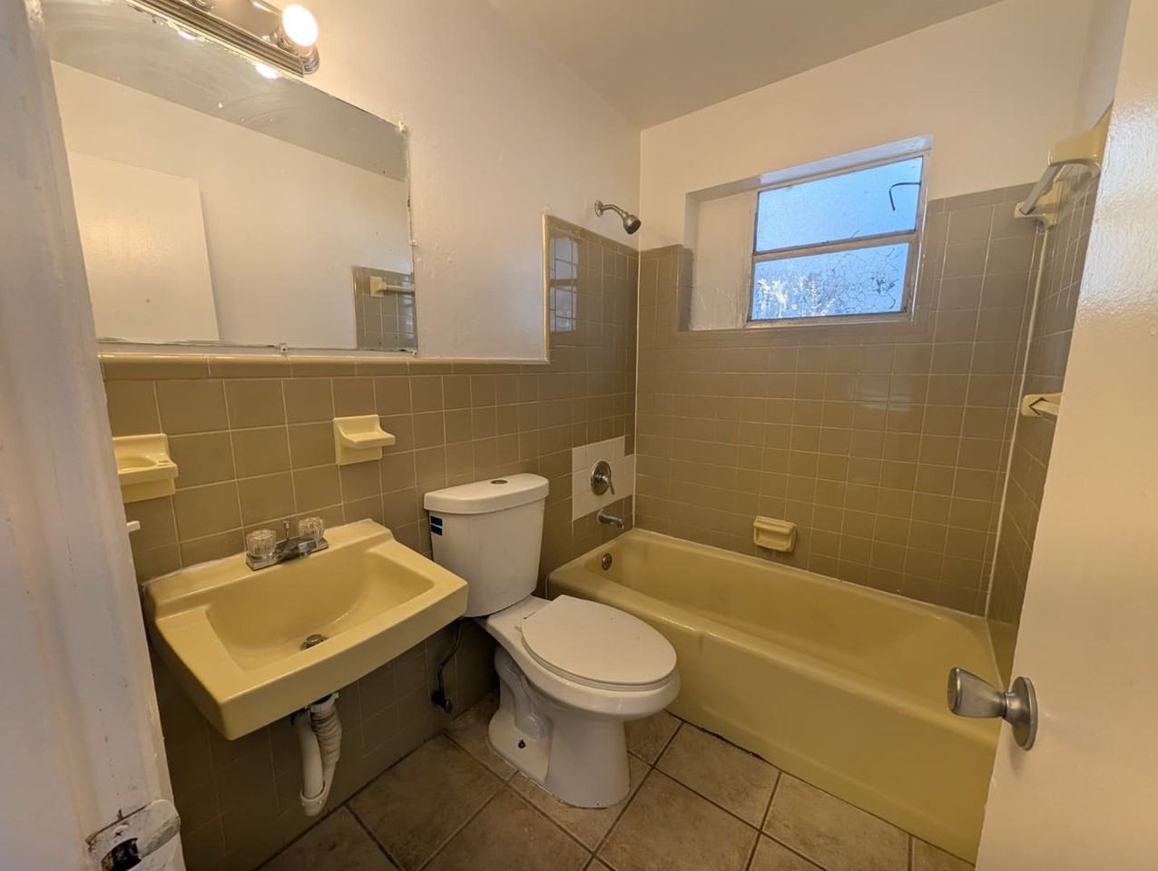 140-240 NW 40th St - Photo 6 of 17