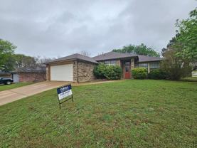 209 Tomahawk Dr - Photo 1 of 1