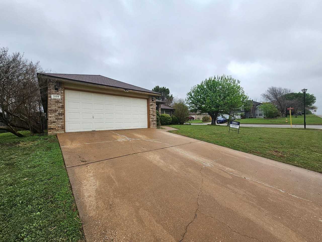 209 Tomahawk Dr - Photo 2 of 26