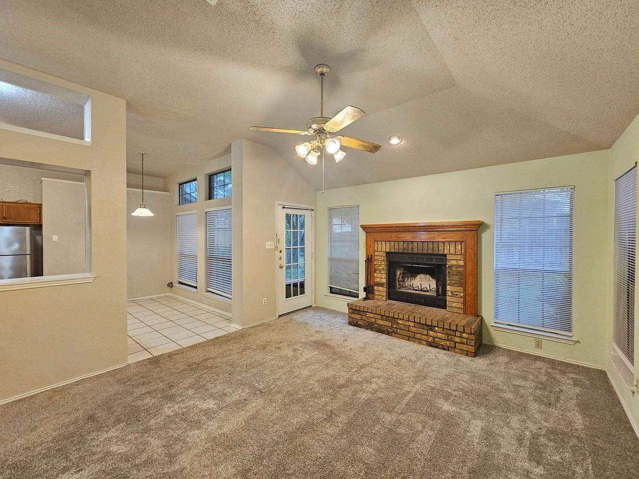 209 Tomahawk Dr - Photo 6 of 26