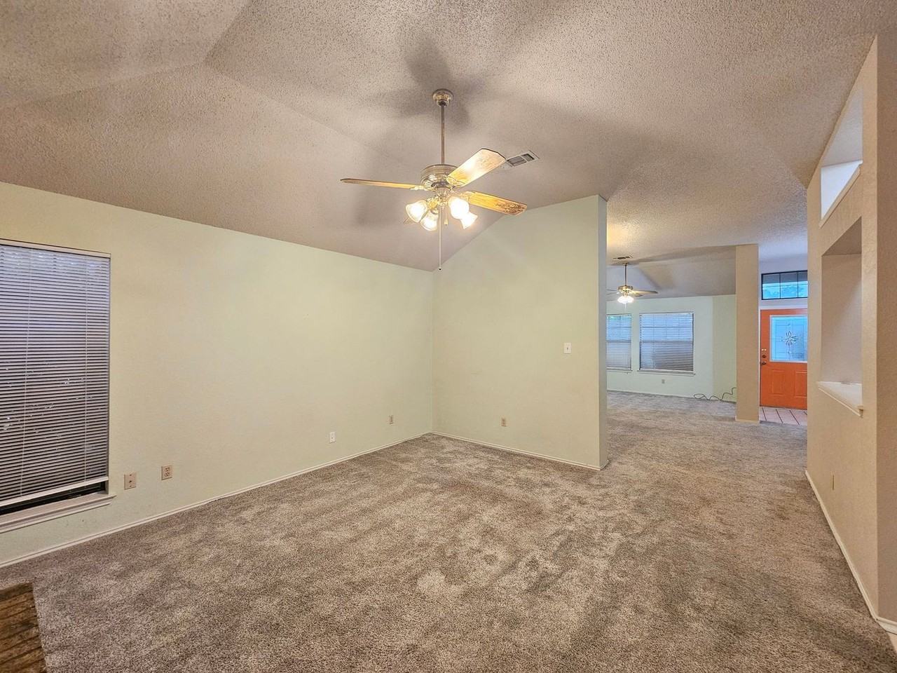 209 Tomahawk Dr - Photo 7 of 26