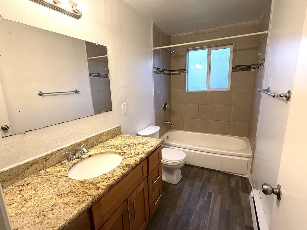 View at the Lake II: New Management + Leasing Specials! Pool, Balcony, Laundry on Site - Photo 2 of 4