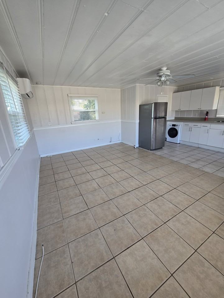 201 E Grangeville Blvd #2 - Photo 2 of 17