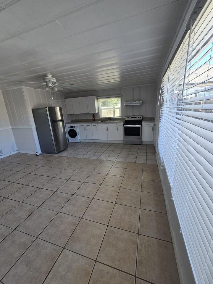 201 E Grangeville Blvd #2 - Photo 3 of 17