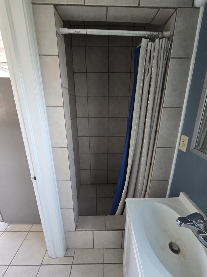 201 E Grangeville Blvd #2 - Photo 4 of 17