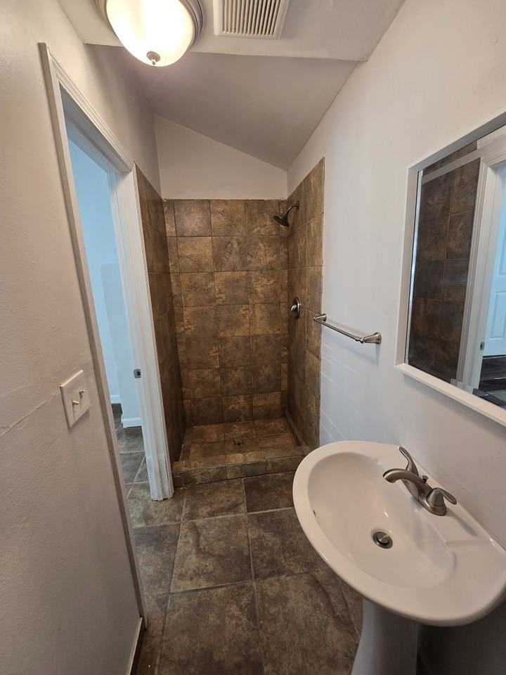 201 E Grangeville Blvd #2 - Photo 7 of 17