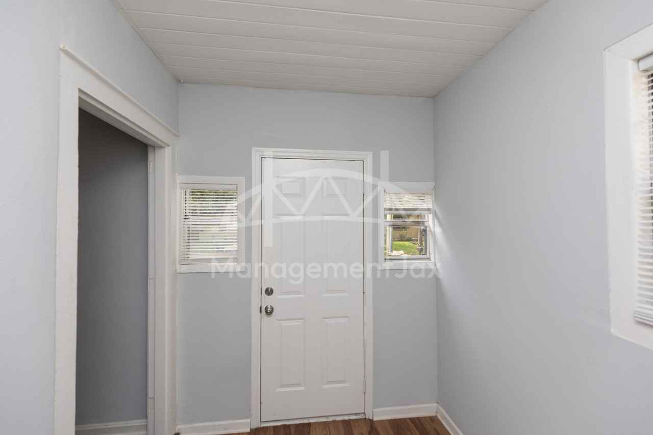 2325 Westbrook Cir N #1 - Photo 4 of 13