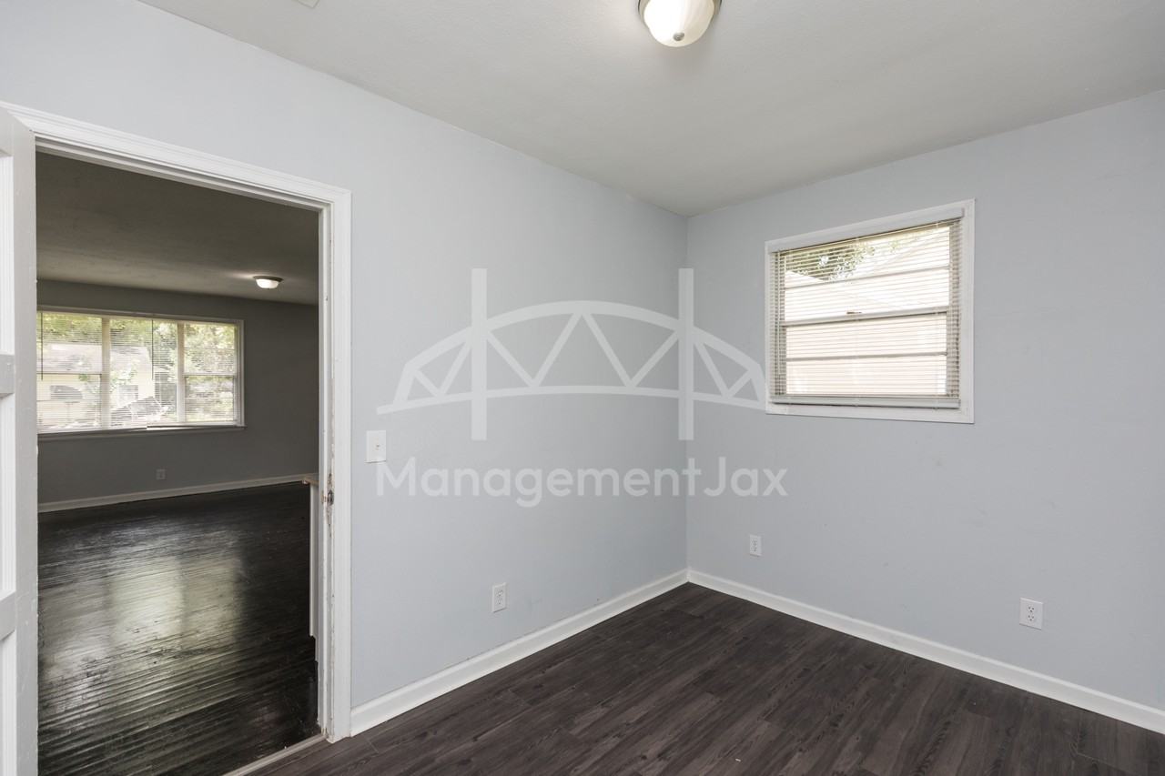 2325 Westbrook Cir N #1 - Photo 7 of 13