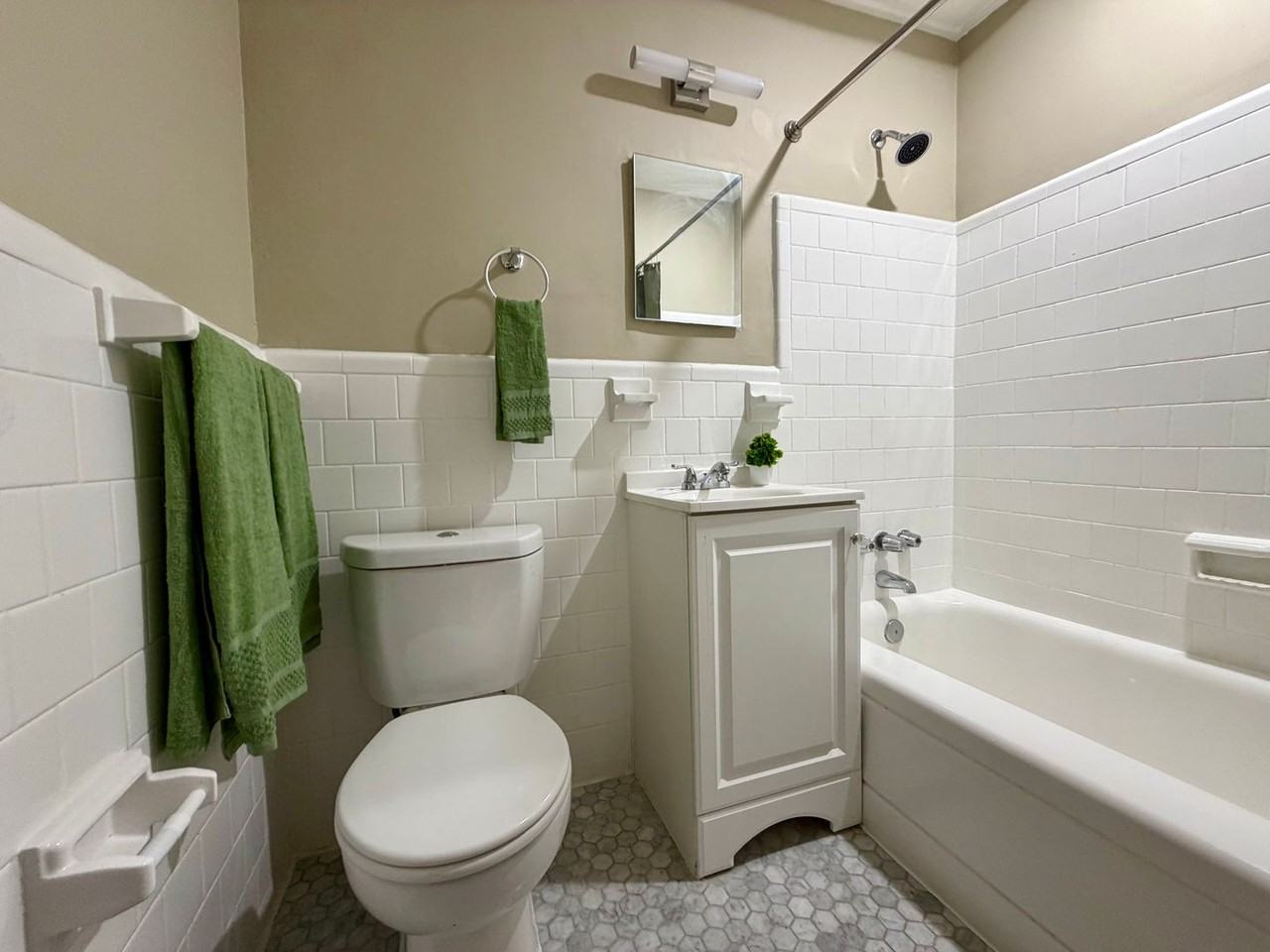 The Thomas - Photo 4 of 14