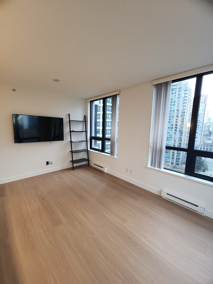 909 Mainland Street - Photo 5 of 15