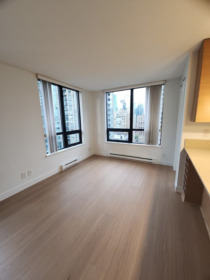 909 Mainland Street - Photo 4 of 15