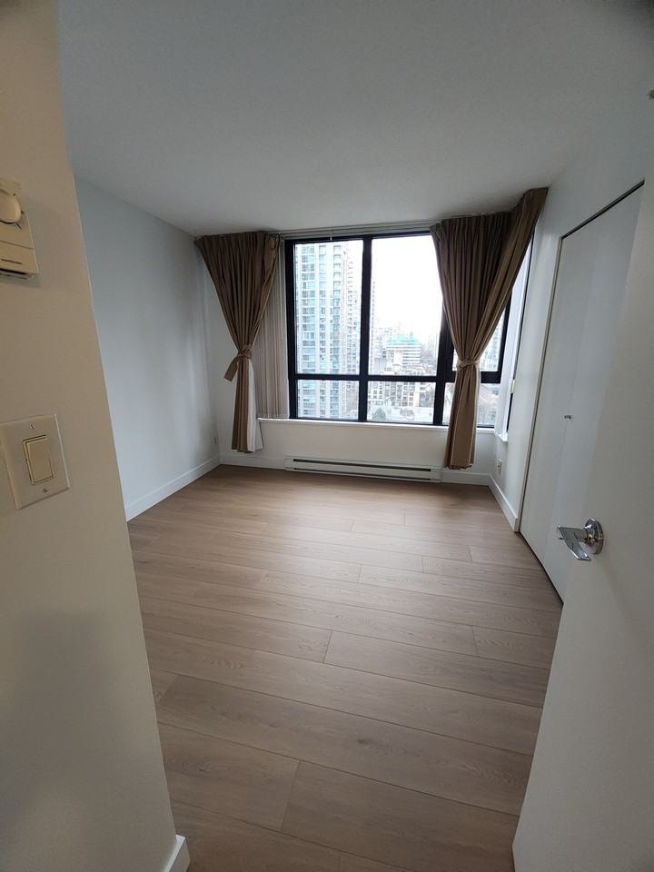 909 Mainland Street - Photo 7 of 15