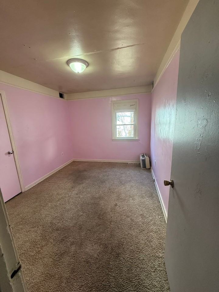 1360 Pennsylvania Avenue - Photo 5 of 9