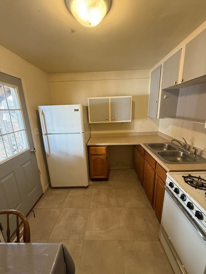 1360 Pennsylvania Avenue - Photo 7 of 9