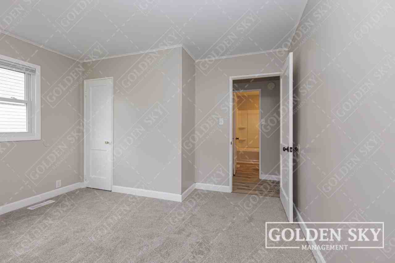 2312 S Pershing Dr #1 - Photo 2 of 12