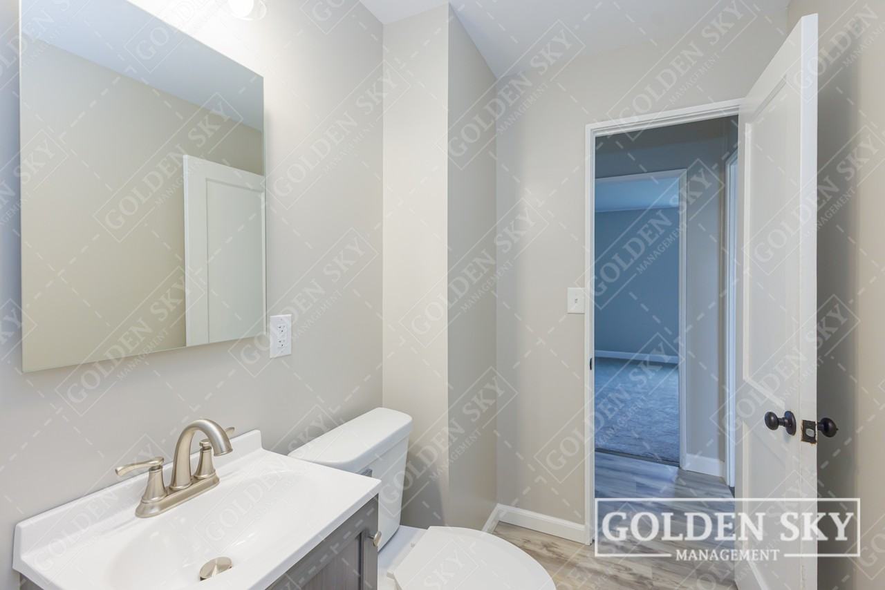 2312 S Pershing Dr #1 - Photo 3 of 12