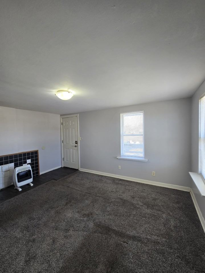 938 N Broadway Ave #1 - Photo 2 of 7