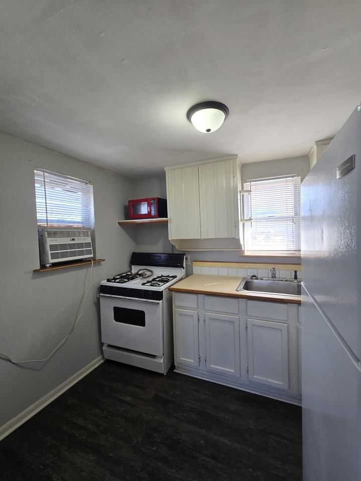 938 N Broadway Ave #1 - Photo 3 of 7