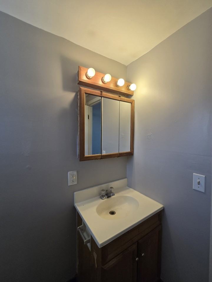 938 N Broadway Ave #1 - Photo 7 of 7