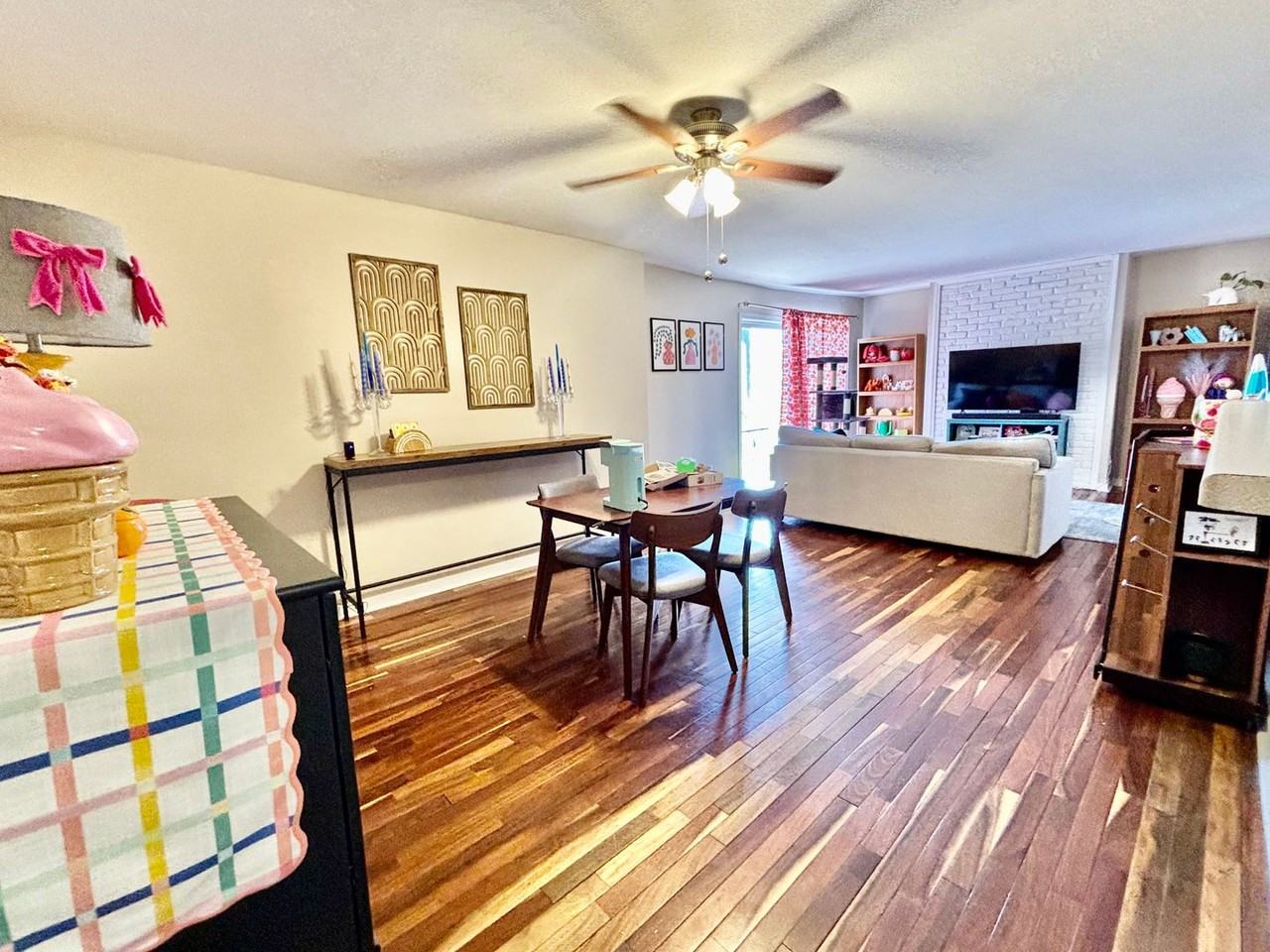 Warwick Gardens - Photo 2 of 18