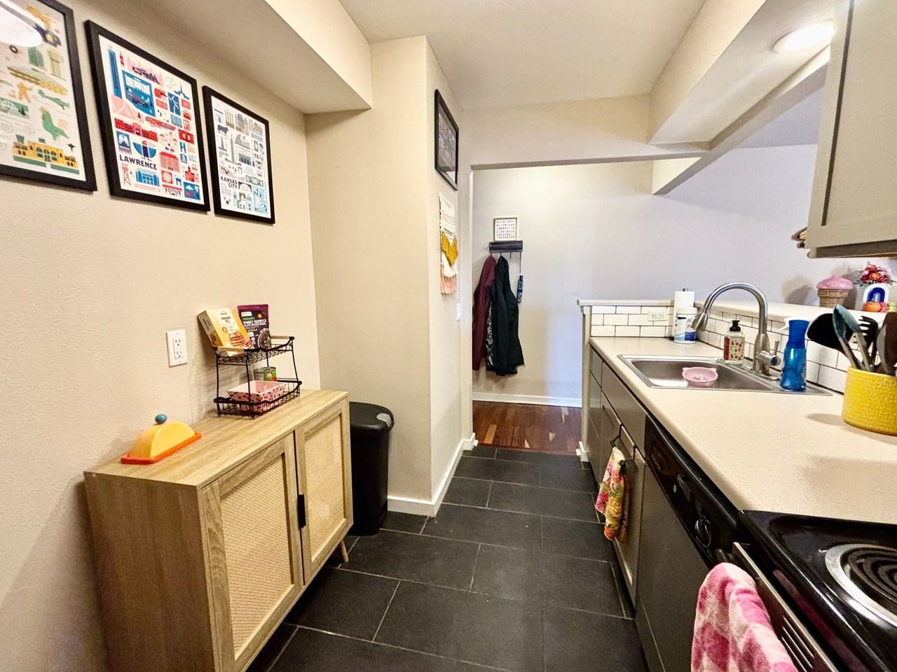 Warwick Gardens - Photo 5 of 18