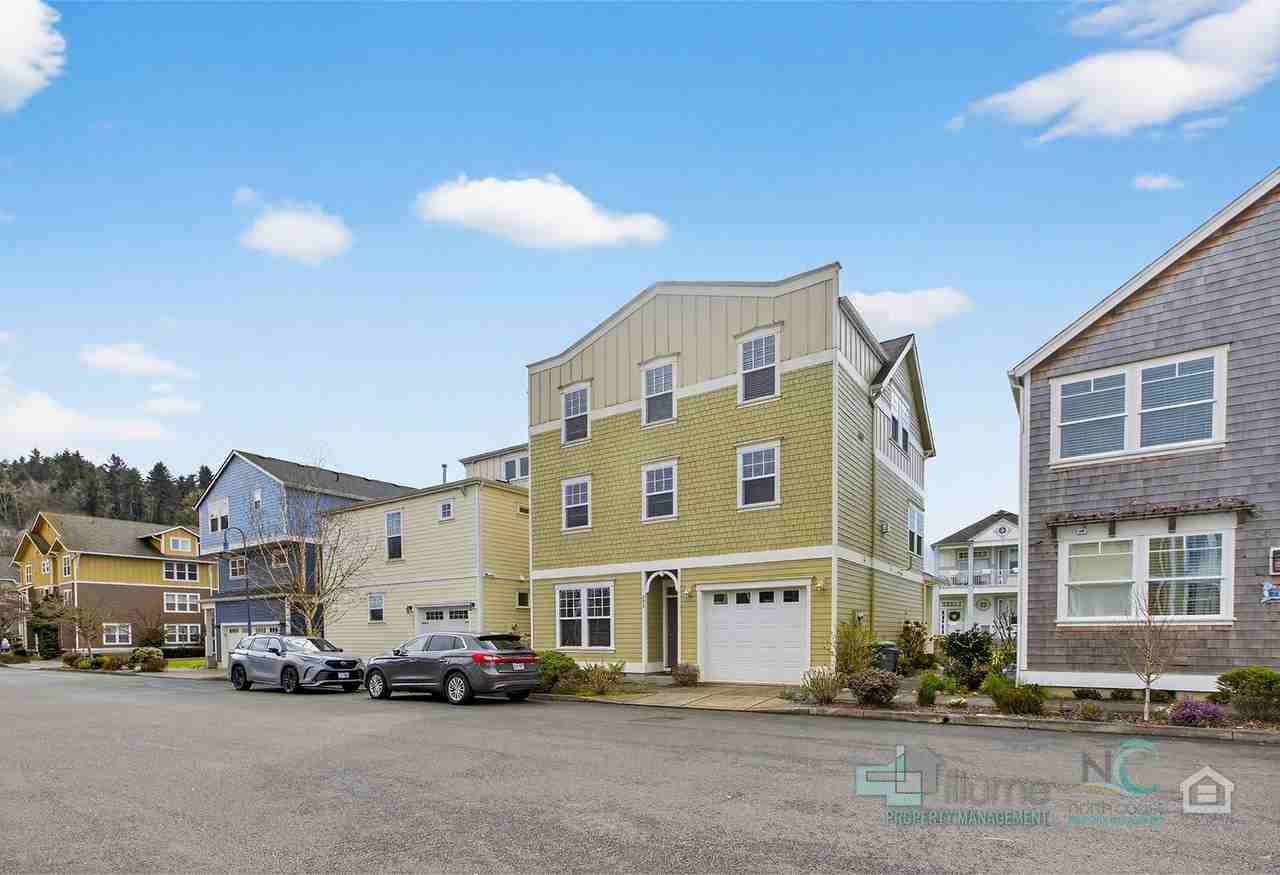 255 29th St - Photo 4 of 17