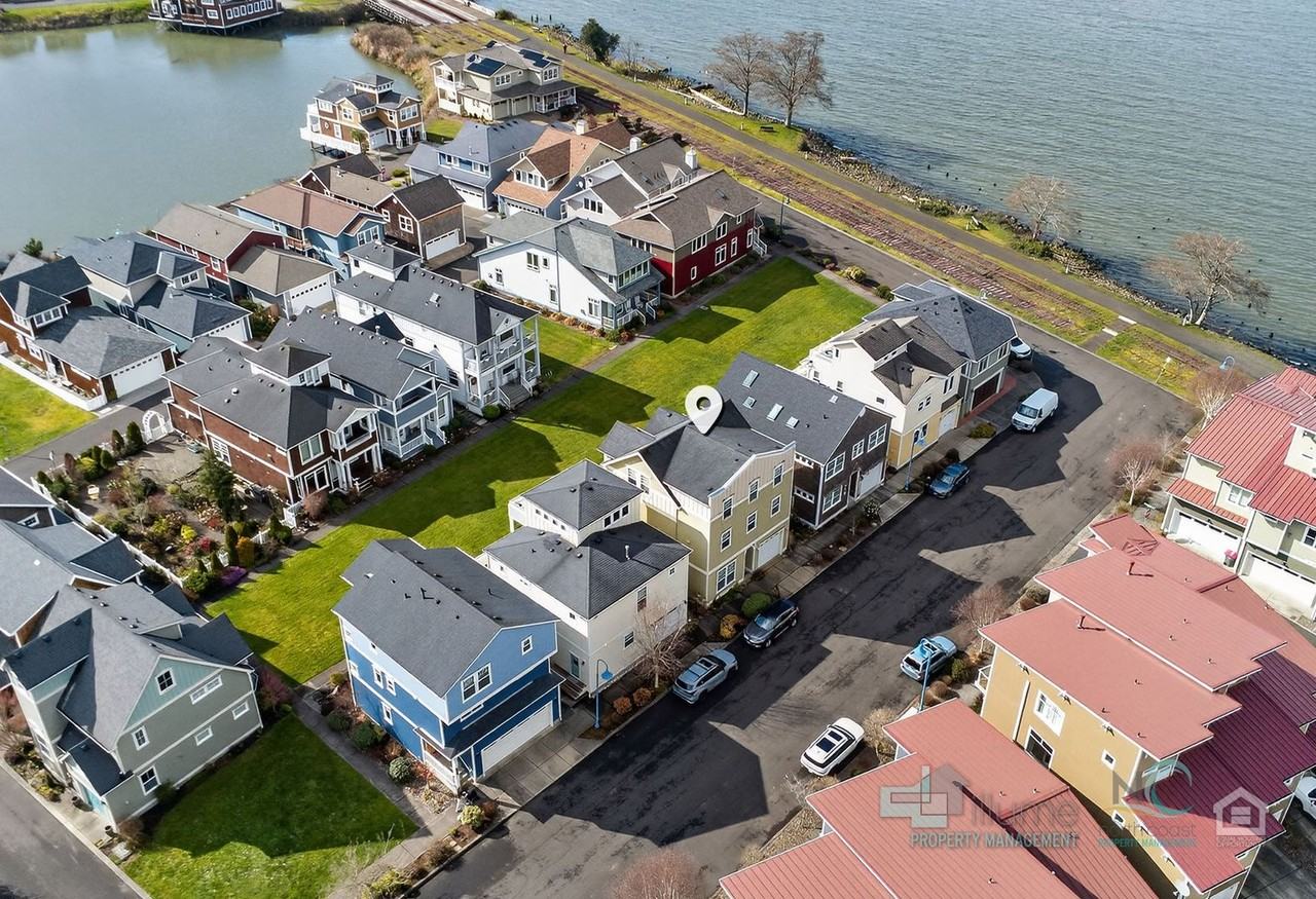 255 29th St - Photo 7 of 17